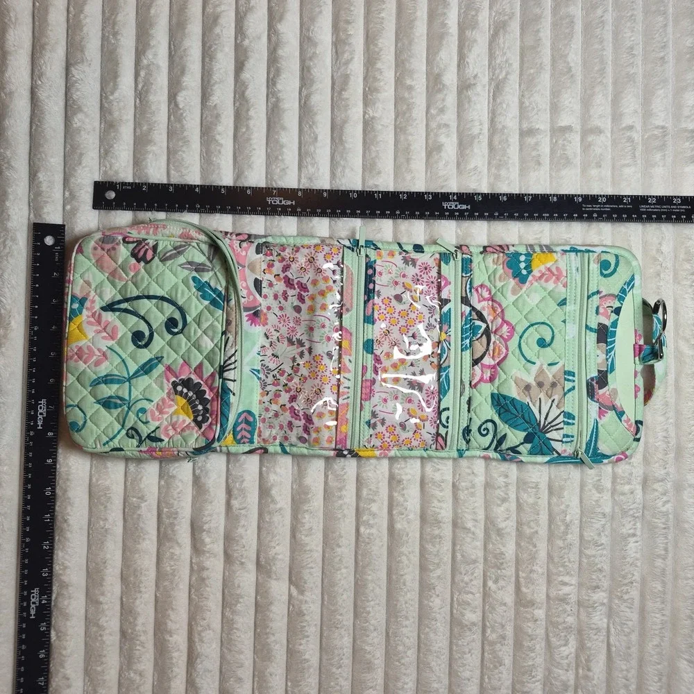 Vera Bradley Mint Flowers hanging quilted travel toiletry cosmetic bag